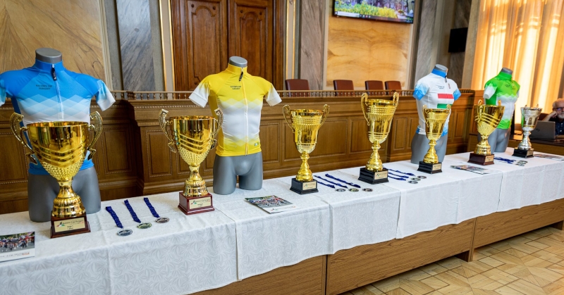 A Nations’ Cup Hungary világkupaverseny megkülönböztető trikói